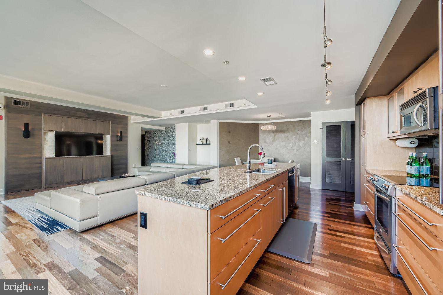 HARBOR EAST - Residential