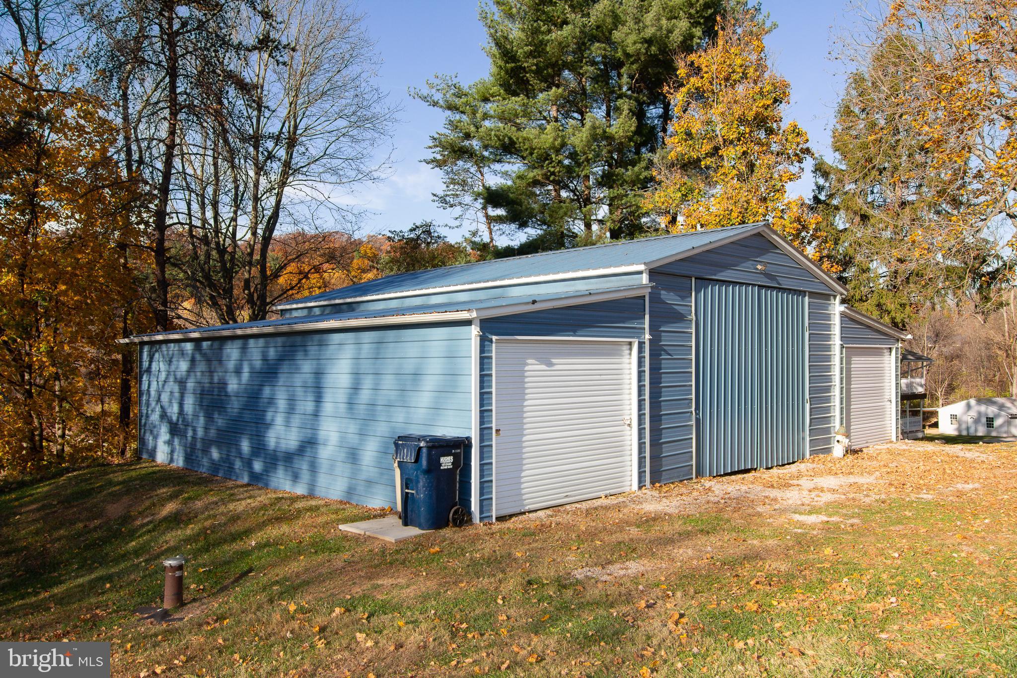 TWIN LAKES - Residential