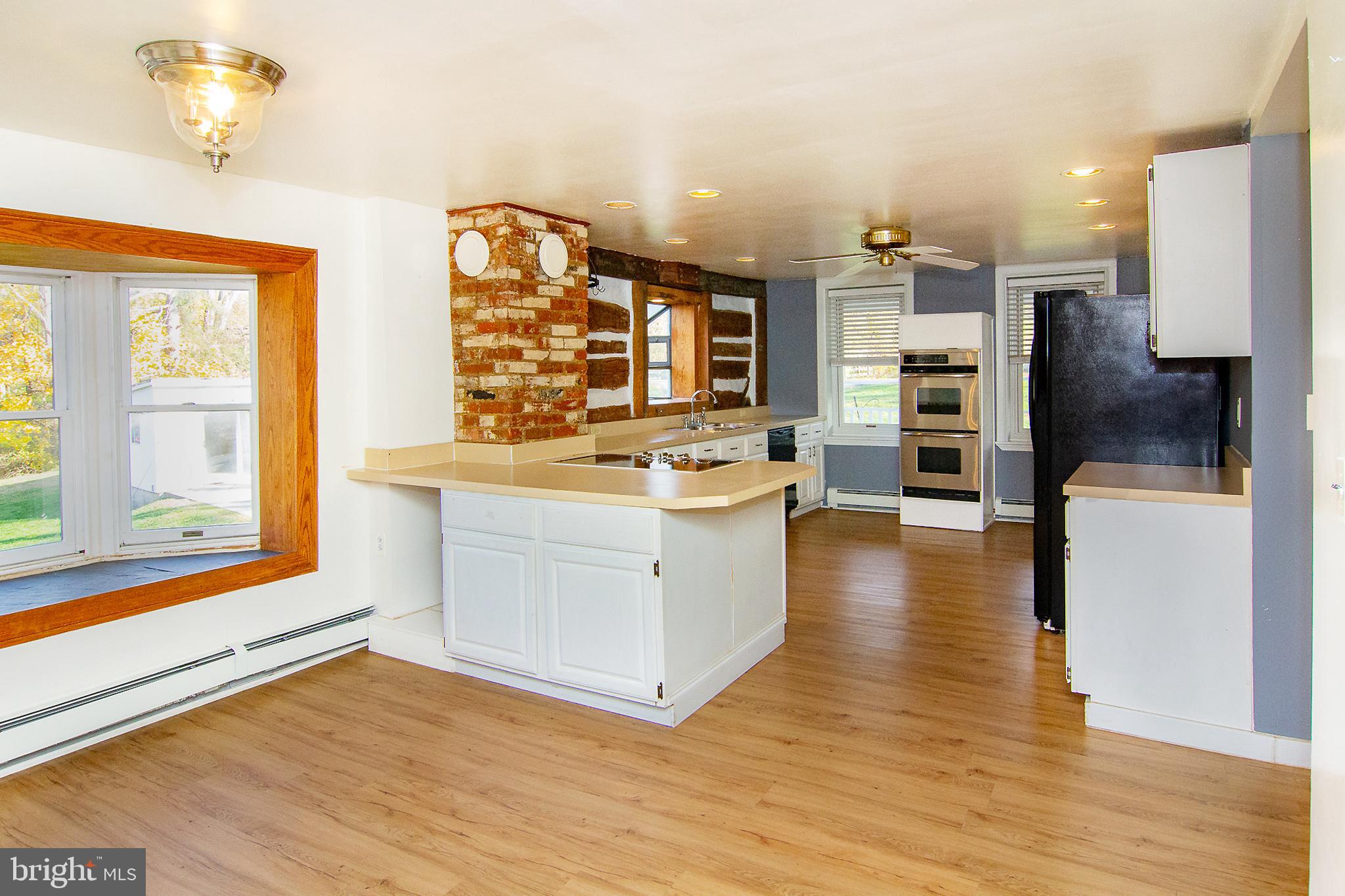 TWIN LAKES - Residential