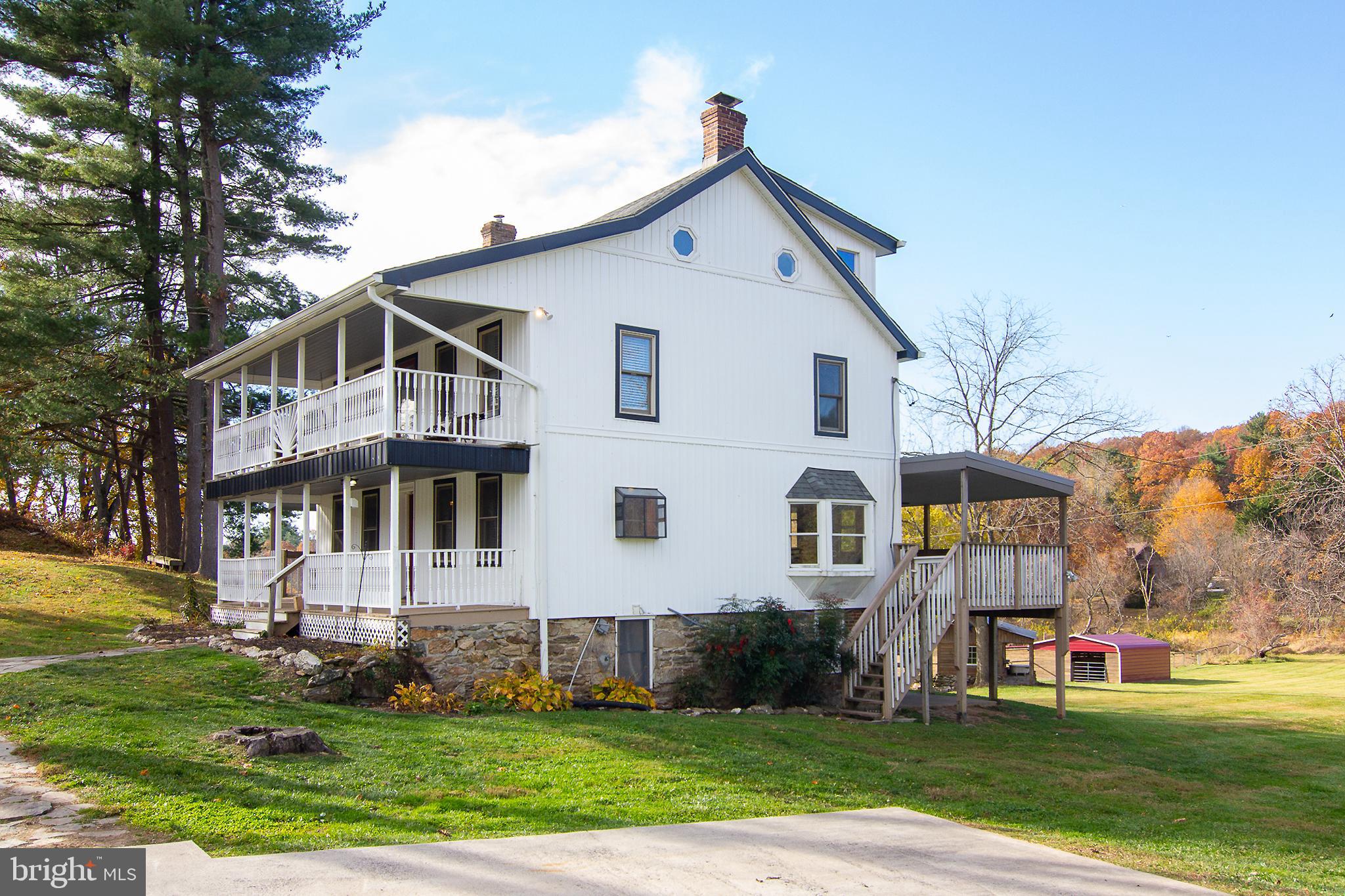 TWIN LAKES - Residential