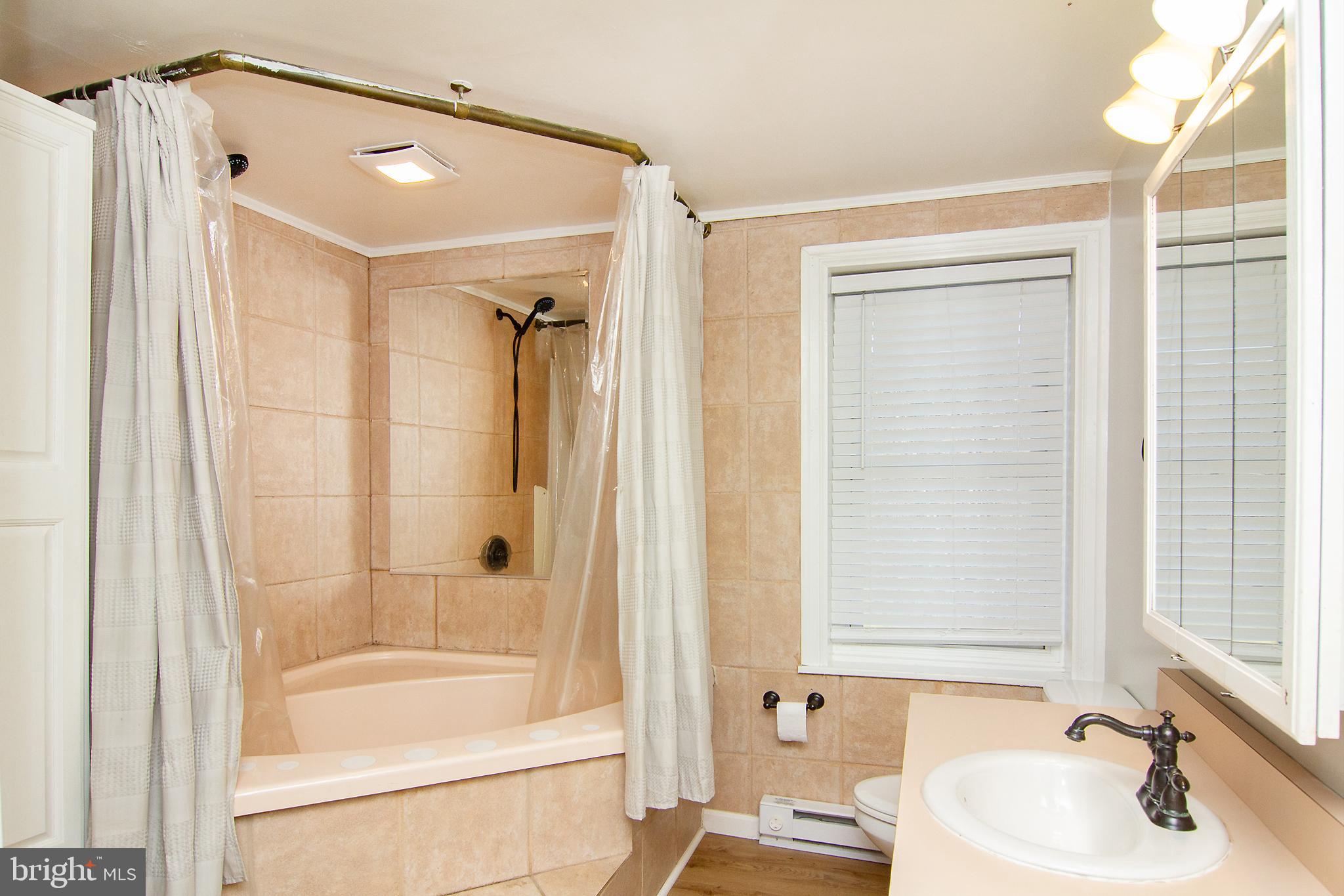 TWIN LAKES - Residential