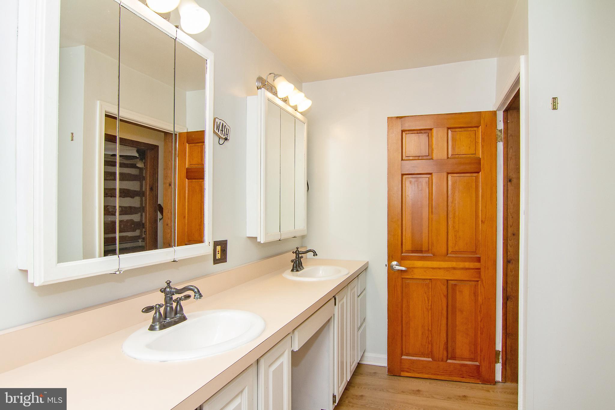 TWIN LAKES - Residential