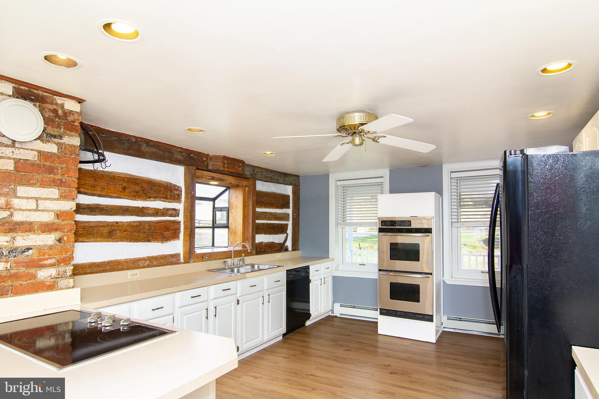 TWIN LAKES - Residential