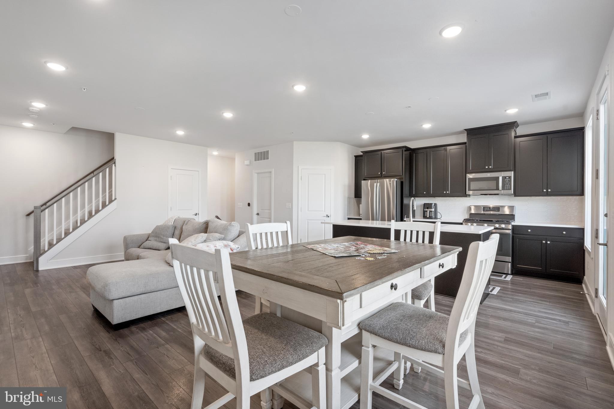 DEMOTT & SILVER - Residential