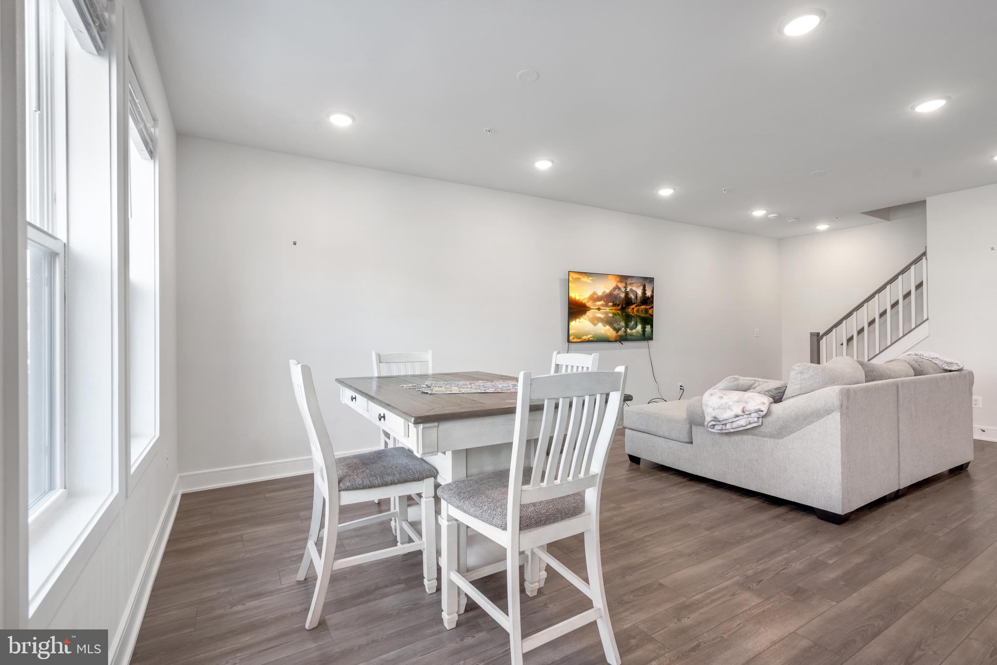 DEMOTT & SILVER - Residential