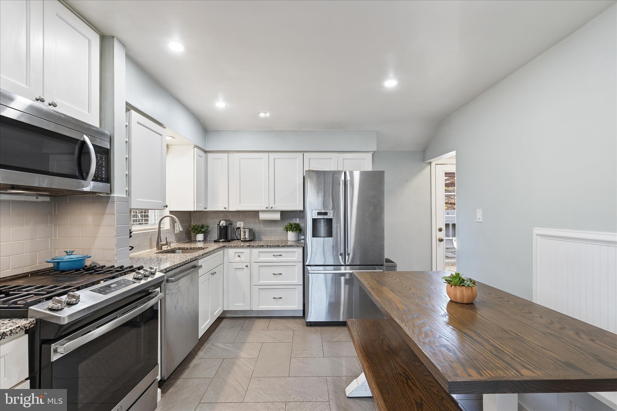 DONNA LEE GARDENS - Residential Lease