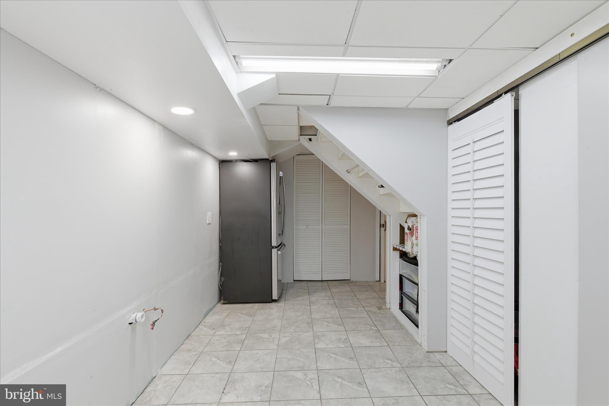 DONNA LEE GARDENS - Residential Lease