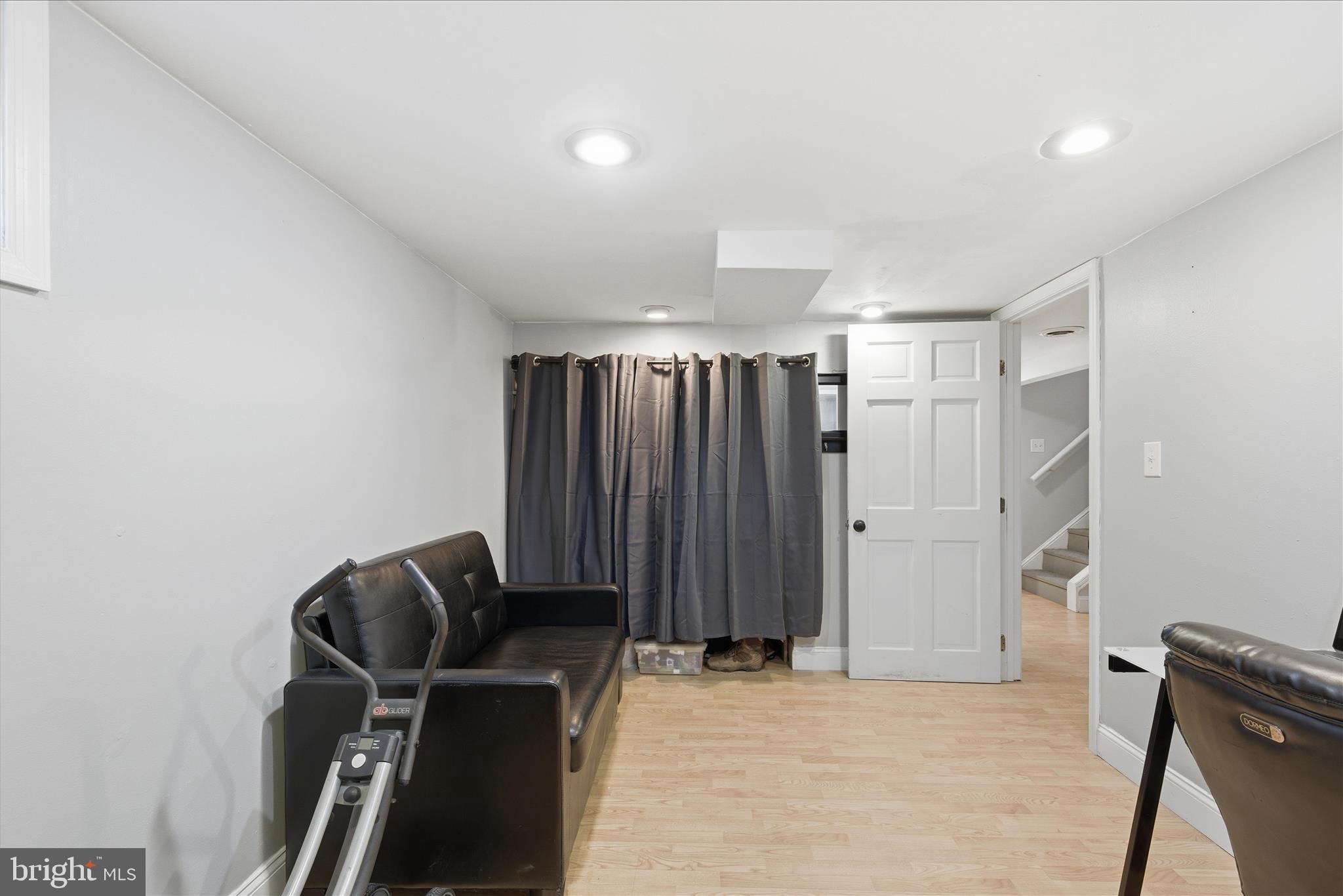 DONNA LEE GARDENS - Residential Lease