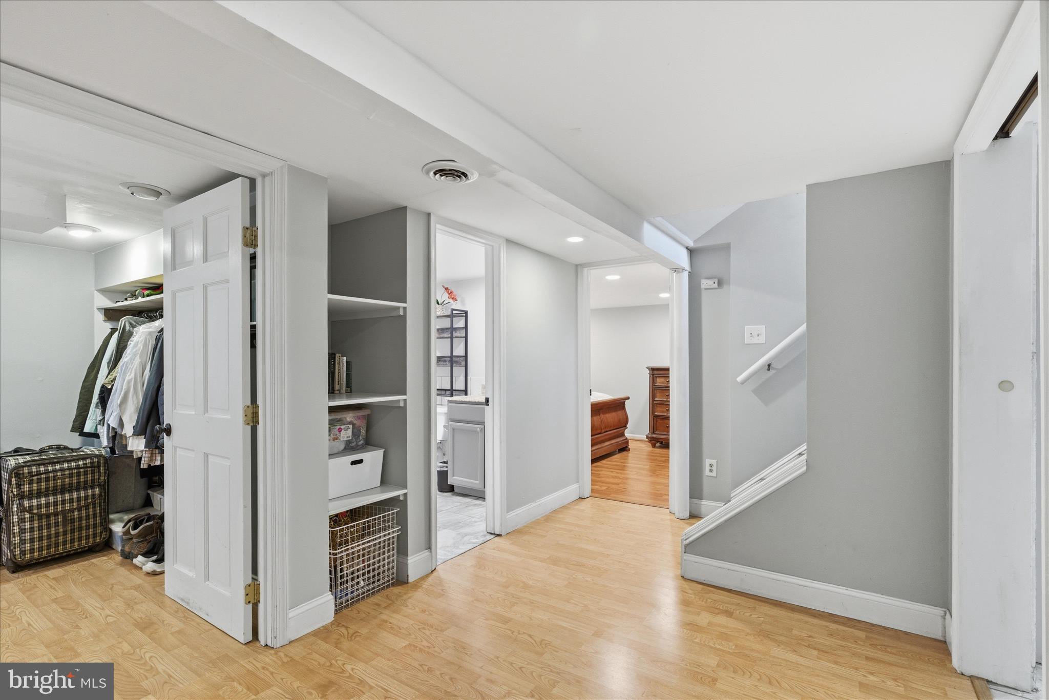 DONNA LEE GARDENS - Residential Lease