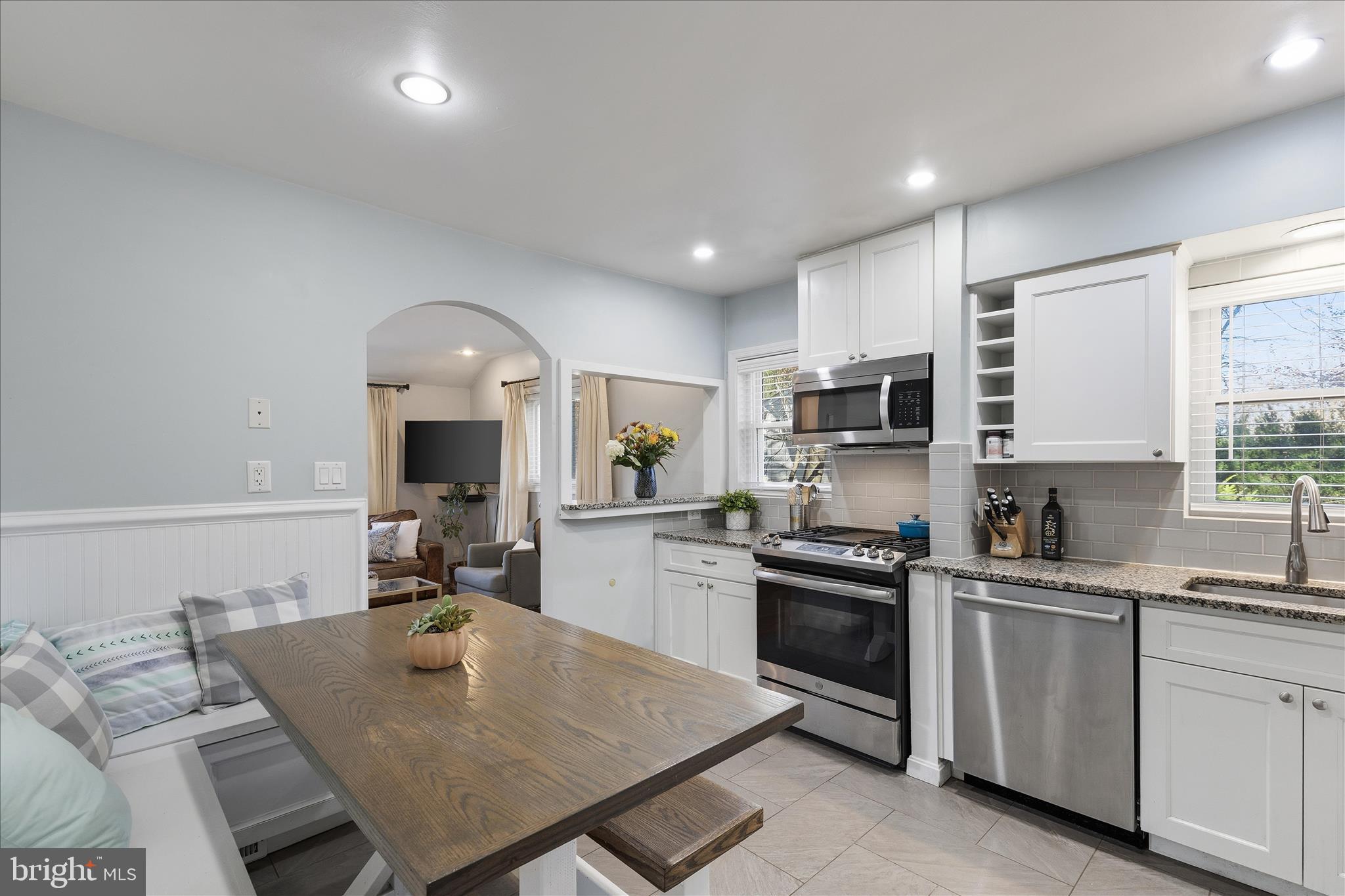 DONNA LEE GARDENS - Residential Lease