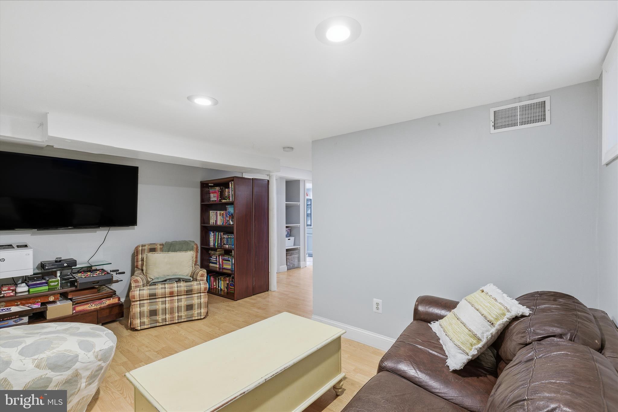 DONNA LEE GARDENS - Residential Lease