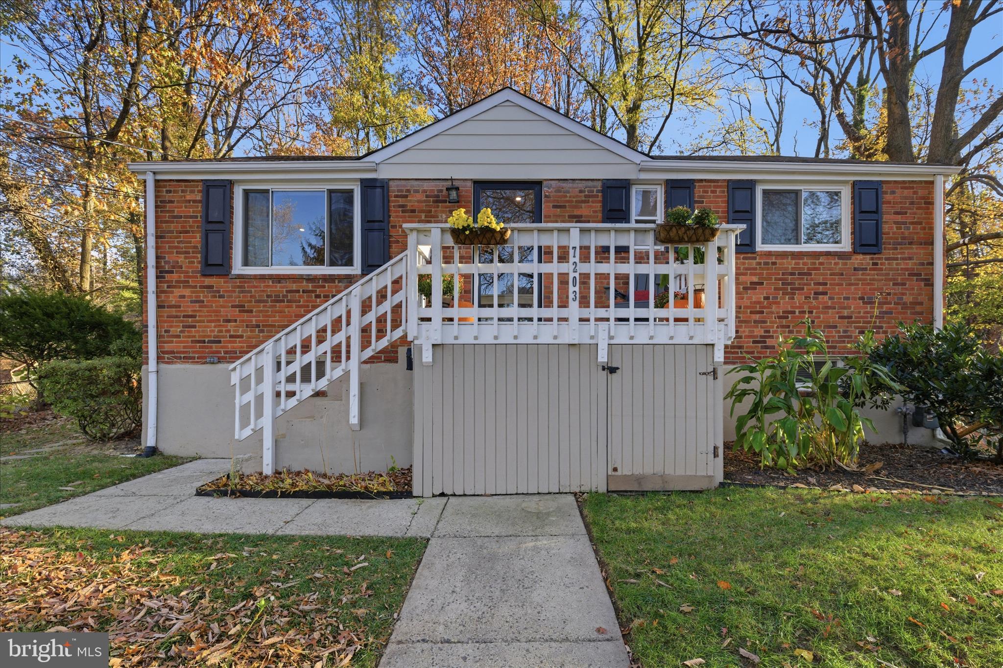 DONNA LEE GARDENS - Residential Lease