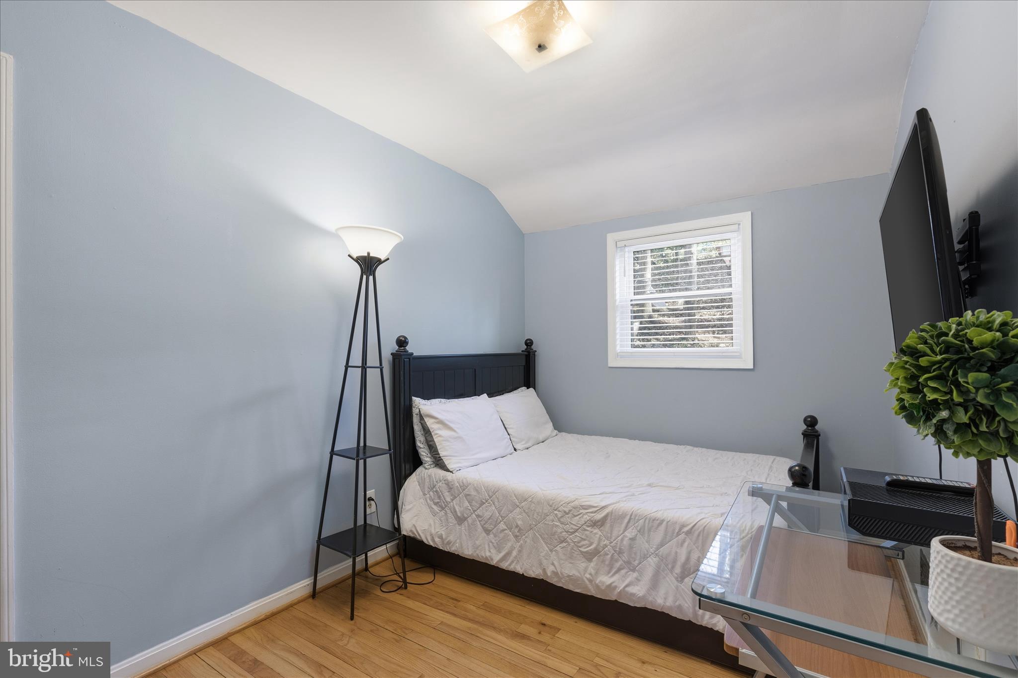 DONNA LEE GARDENS - Residential Lease