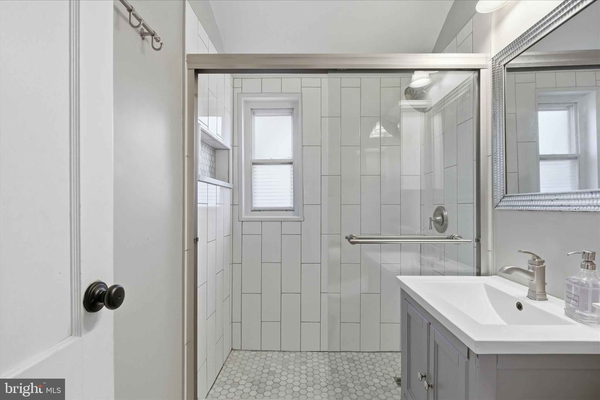 DONNA LEE GARDENS - Residential Lease