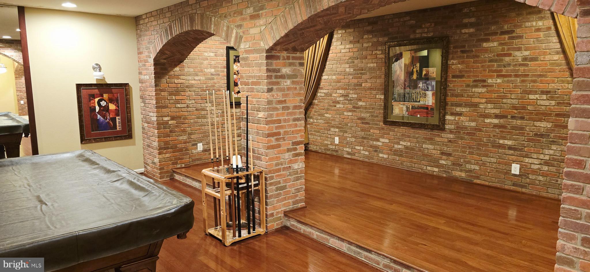 MARLBORO RIDGE - Residential