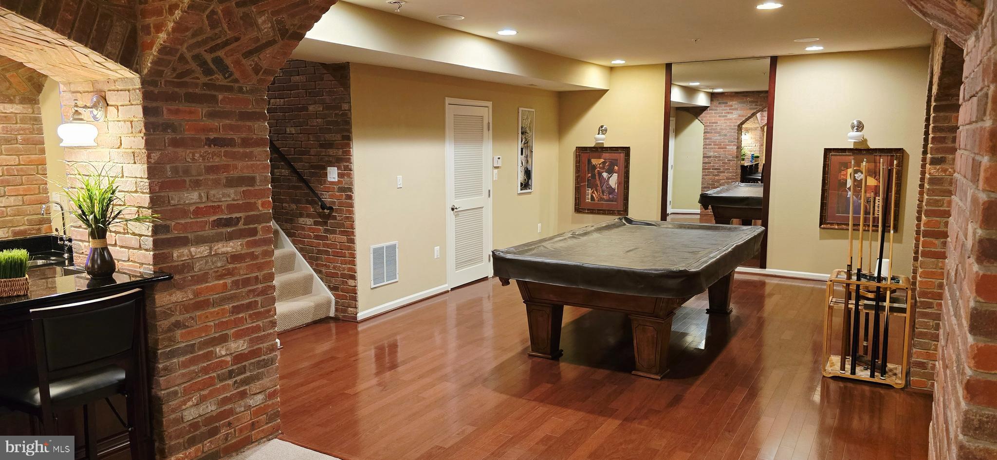 MARLBORO RIDGE - Residential