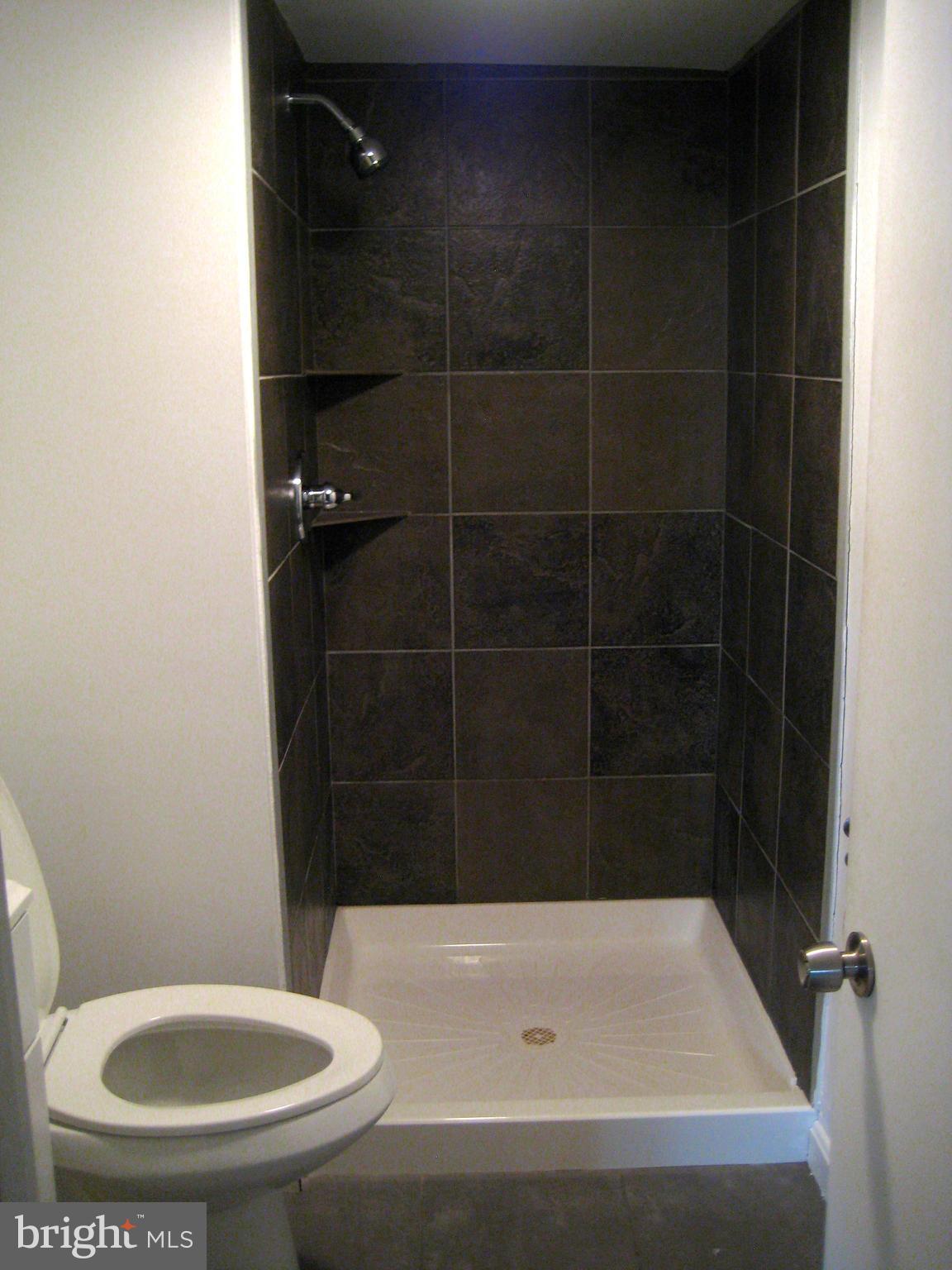 GARWYN OAKS - Residential Lease