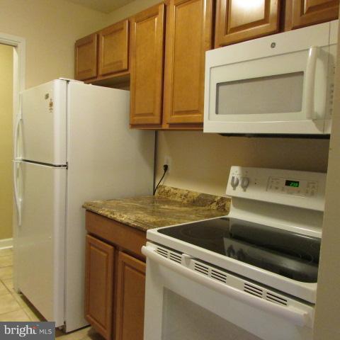 SUMMERTREE CONDO APTS - Residential Lease