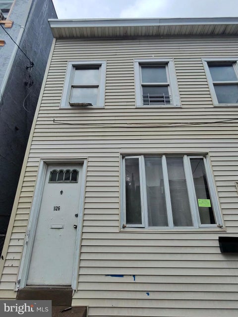 Townhouse For Rent - 826 S Clinton Avenue #2<br/> Mercer County, TRENTON, NJ 08611