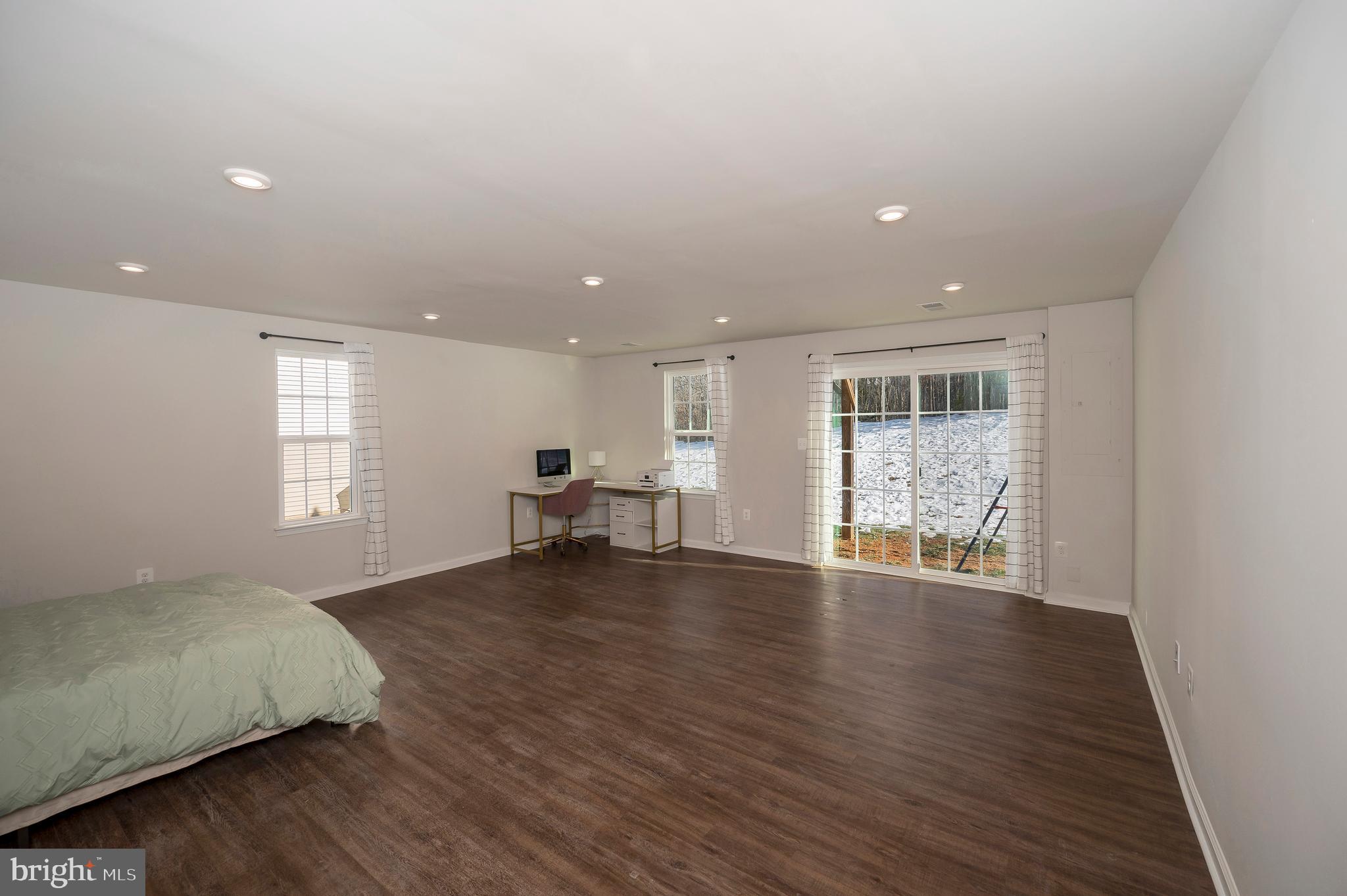 THE VILLAGE AT COURTHOUSE COMMONS - Residential Lease