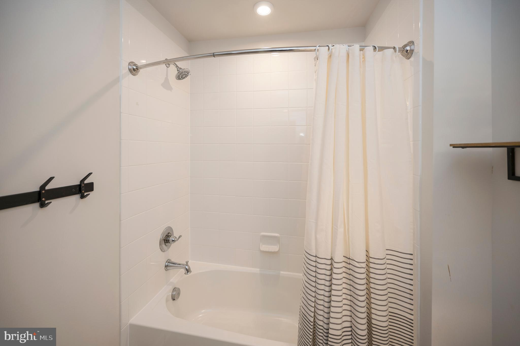 THE VILLAGE AT COURTHOUSE COMMONS - Residential Lease