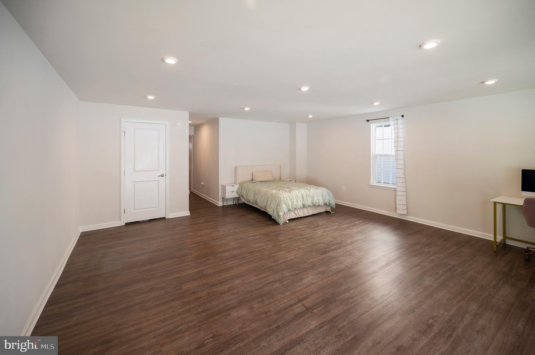 THE VILLAGE AT COURTHOUSE COMMONS - Residential Lease