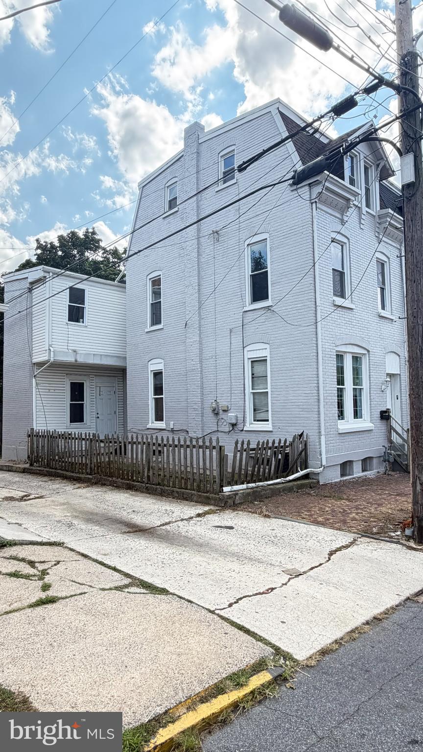 532 WINDSOR STREET