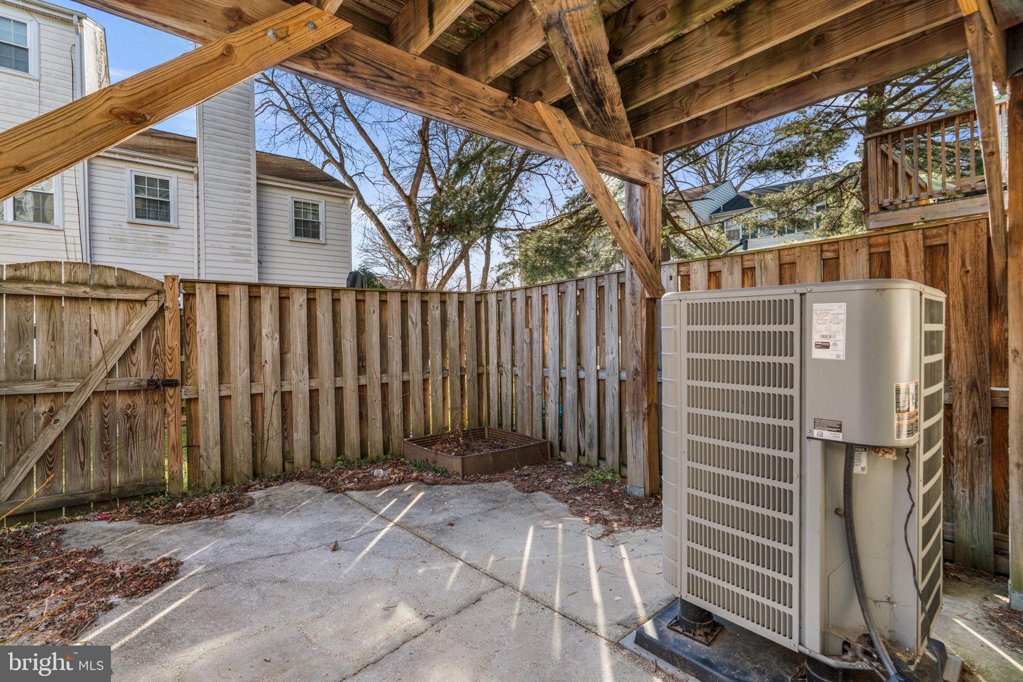 CROFTON MEADOWS - Residential