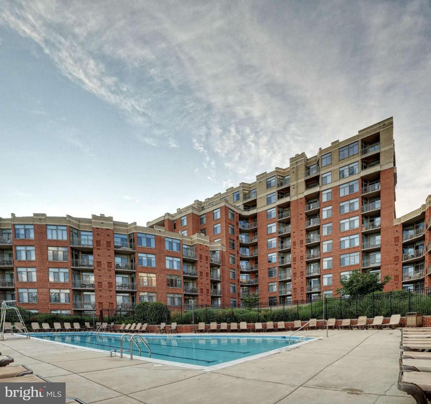 Sunny studio w/ hardwood fl, granite ctr, SS appliances, 42"kitchen cabinets, large balcony, huge walk-in closet. W/D in unit. Harris Teeter in the building. swimming pool, gym, lounge, terrace w/ fab DC views. Condo comes with storage unit & garage space. Flat Screen TV 42" 1080p. Right by bus stop ,8mins bus to metro, Close to airport, Pentagon, Crystal City. Jog/Bike trail. Water included.