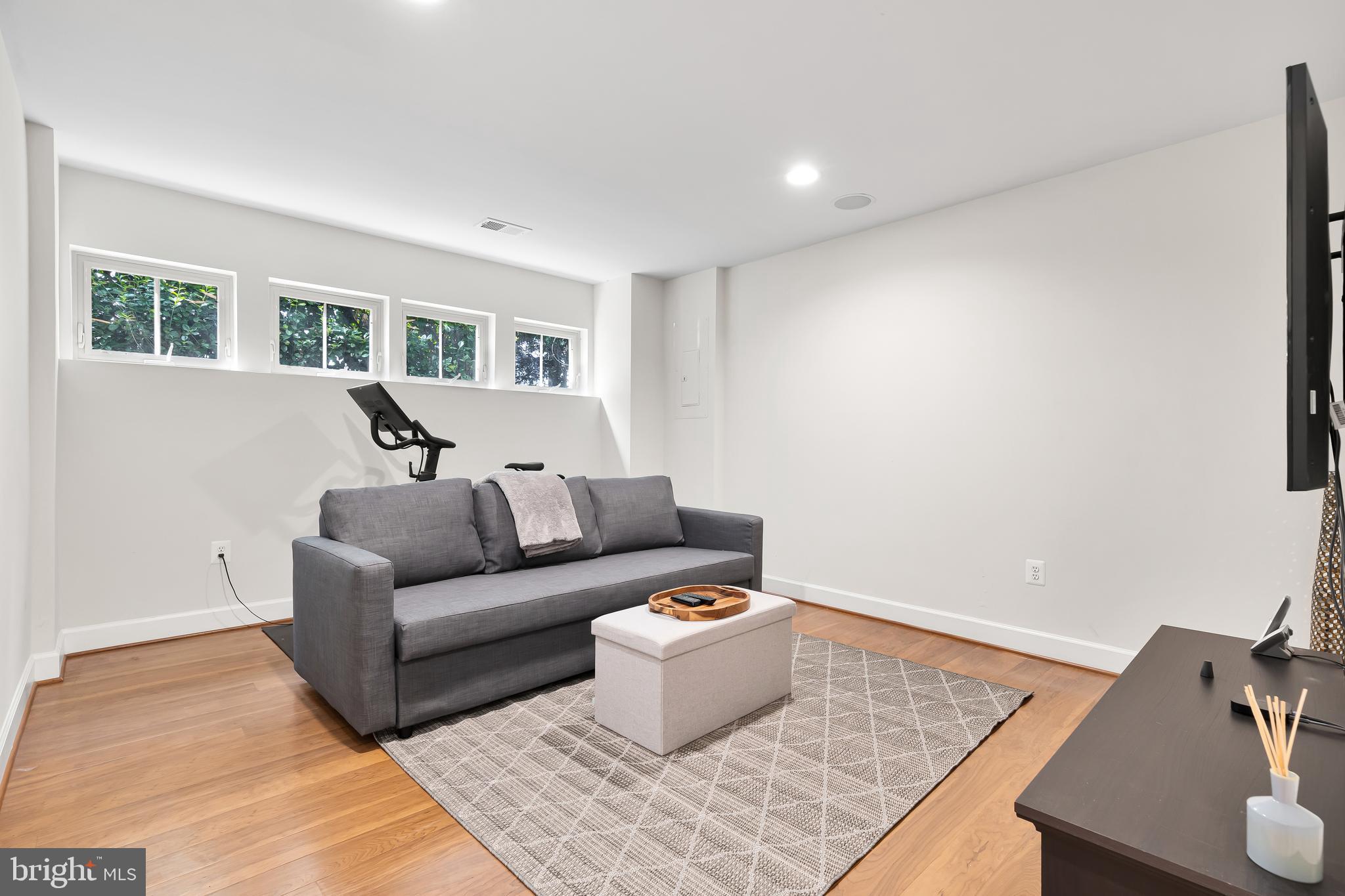 SHIRLINGTON - Residential