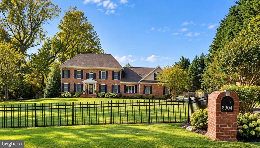 8904 Stratford Court