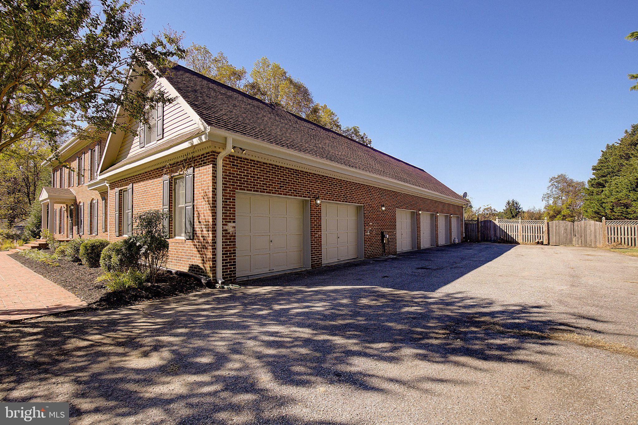 8904 STRATFORD COURT