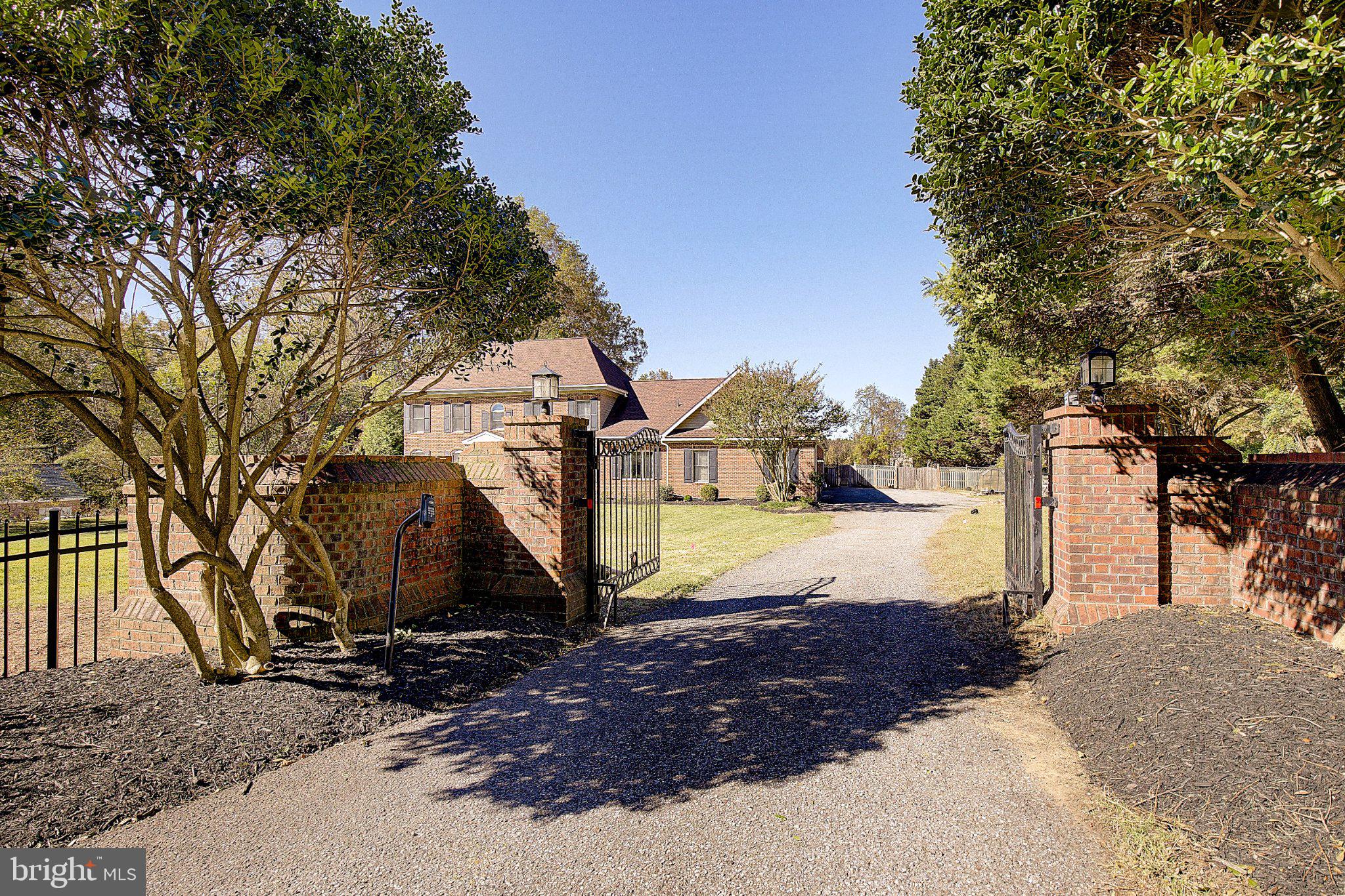 8904 STRATFORD COURT