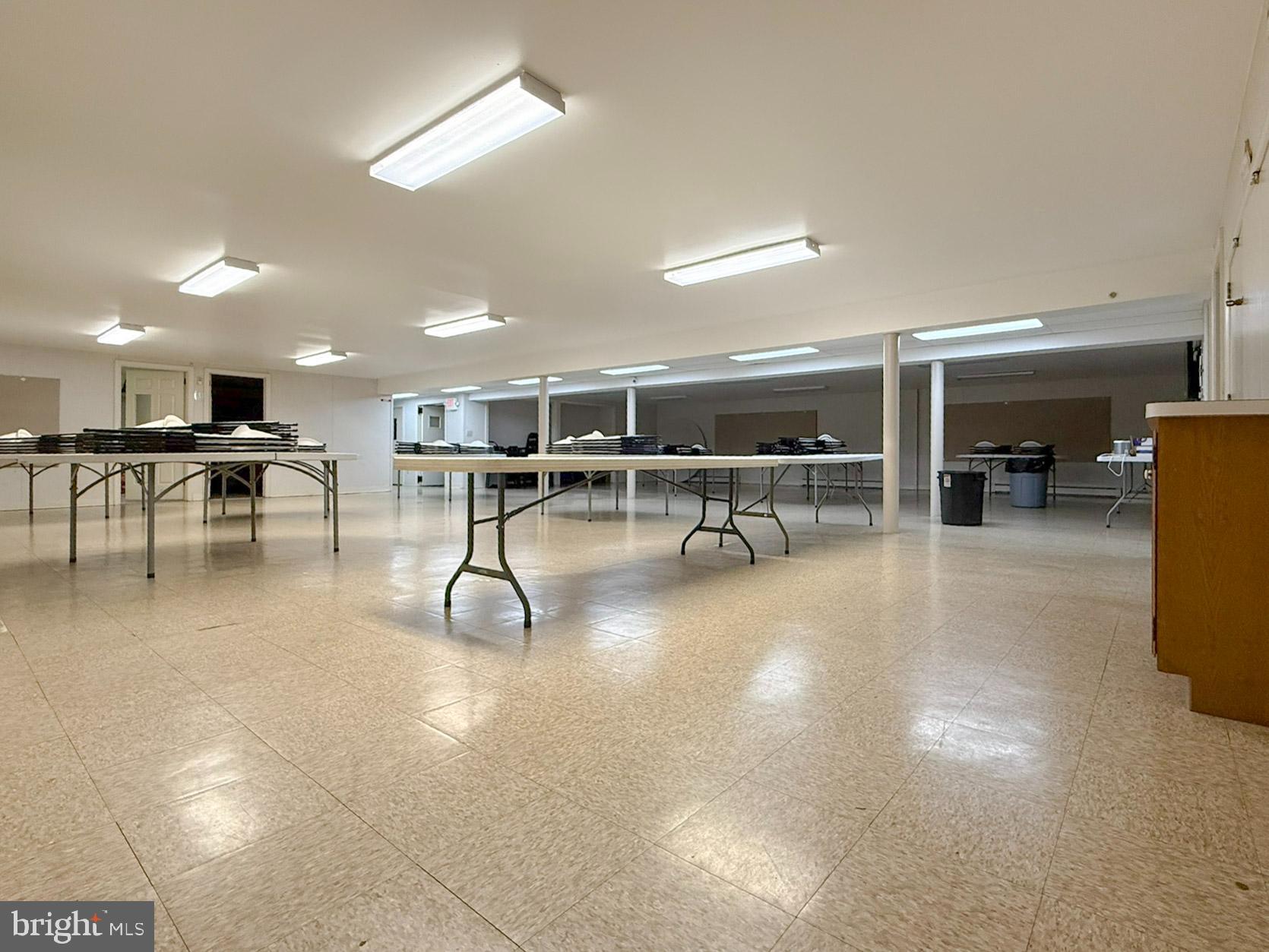 LANCASTER - Commercial Sale