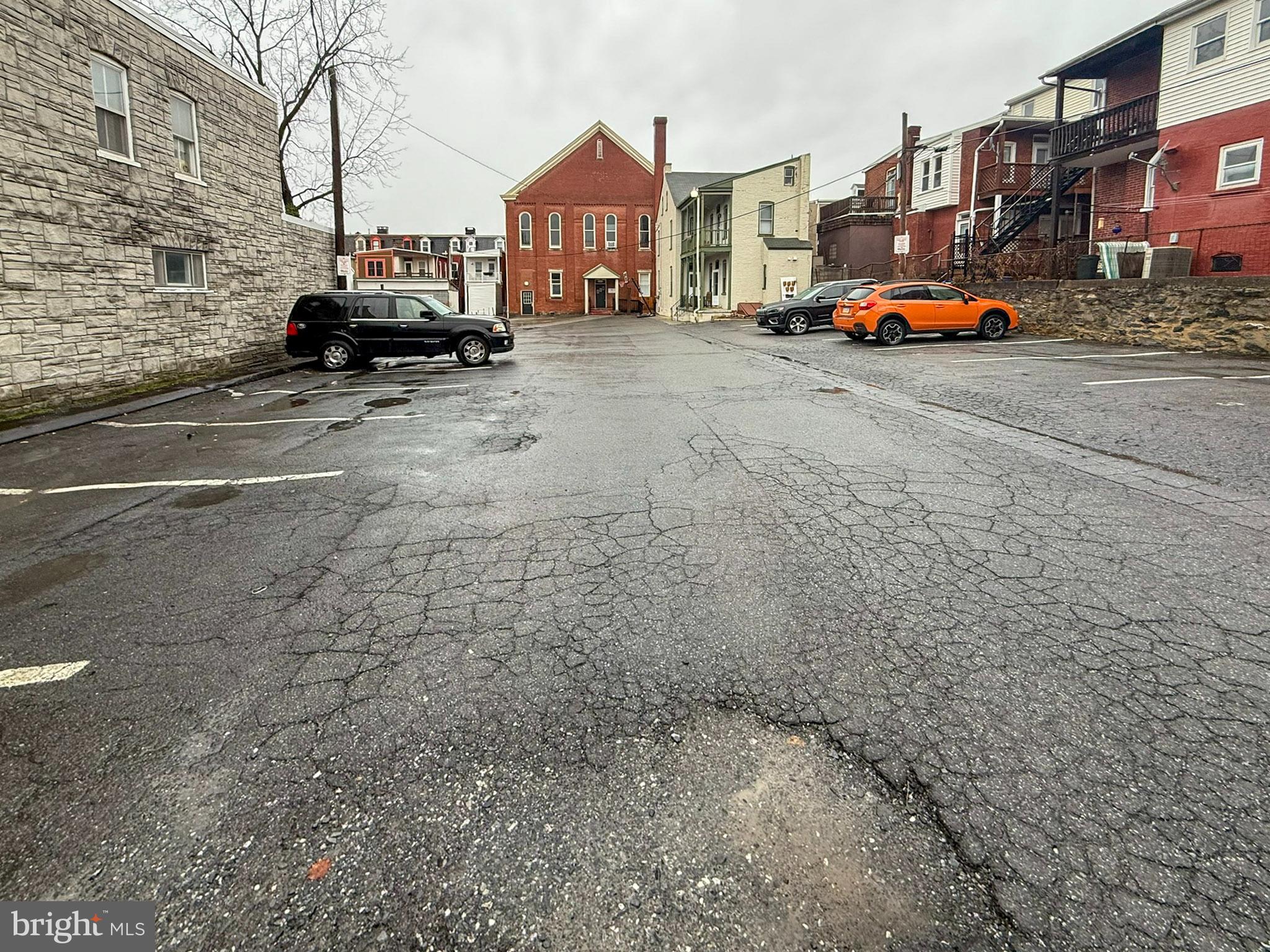 LANCASTER - Commercial Sale