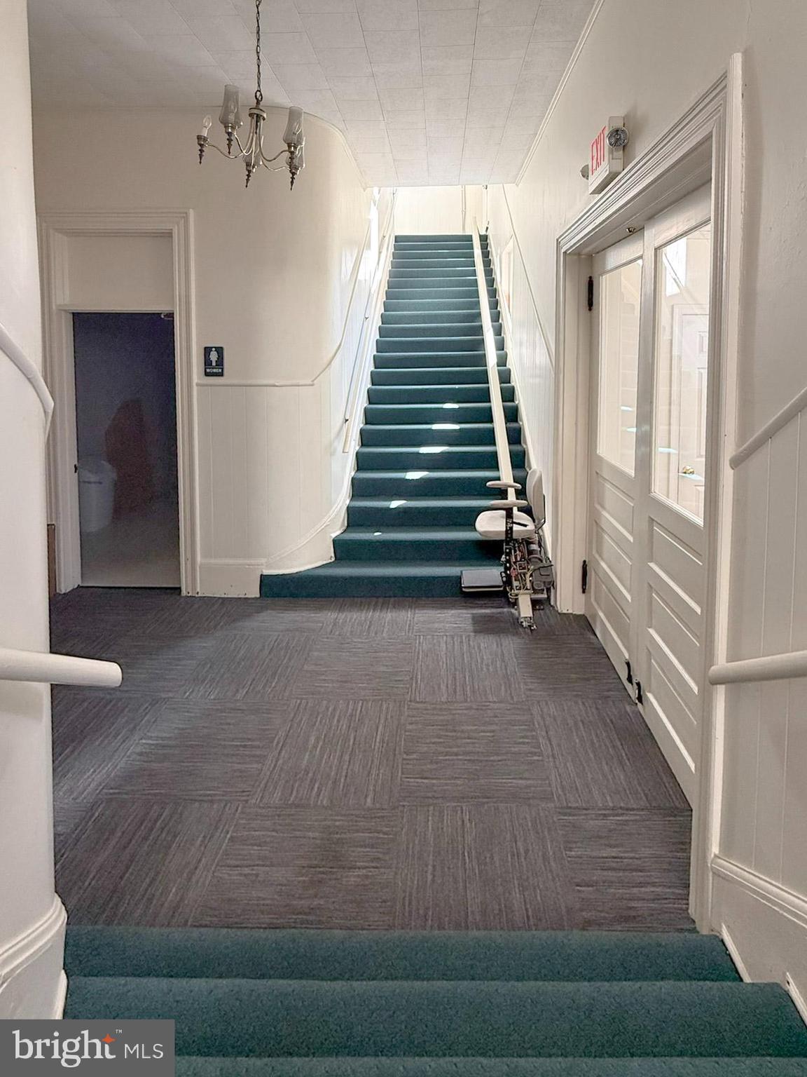 LANCASTER - Commercial Sale