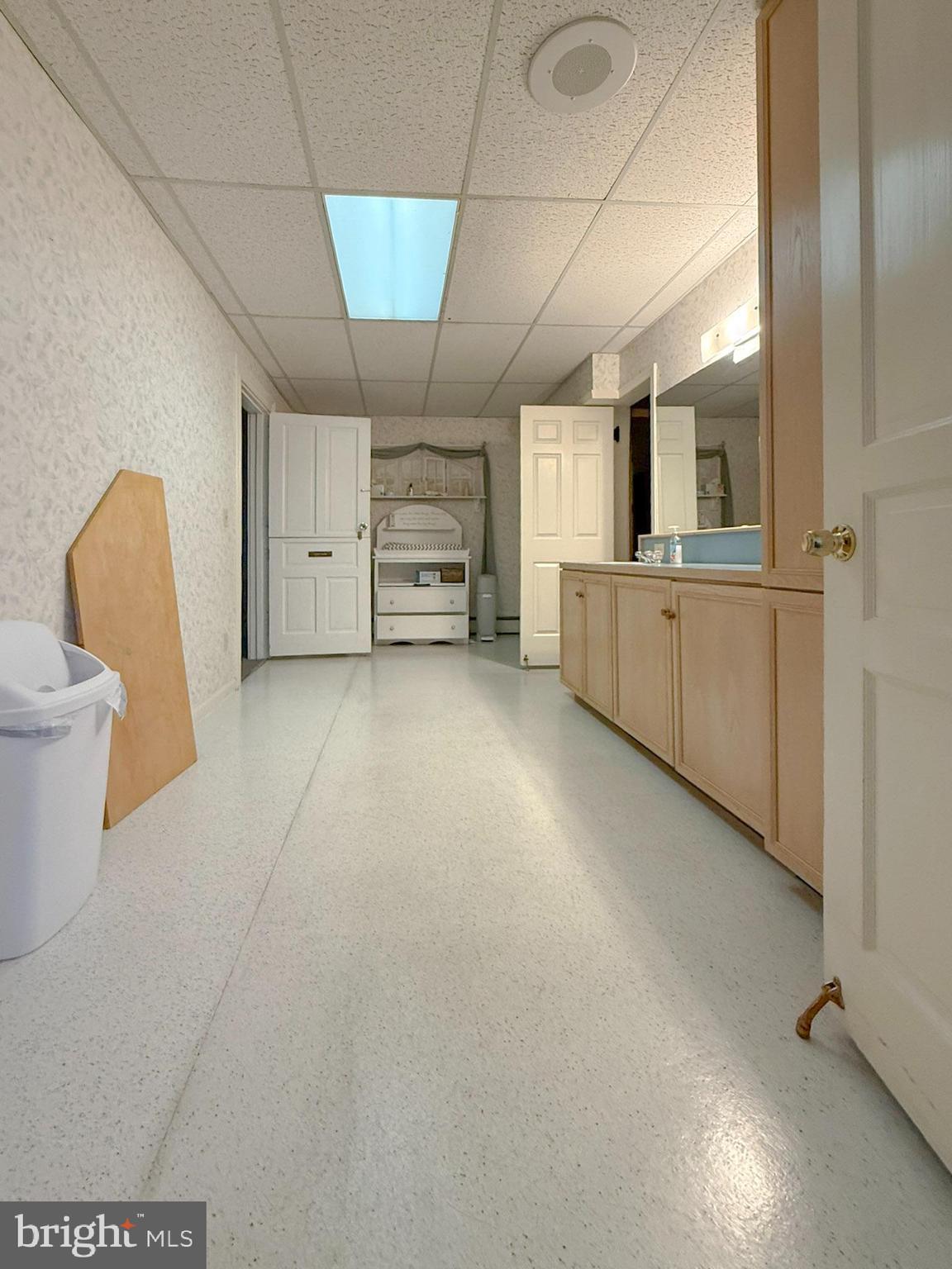 LANCASTER - Commercial Sale