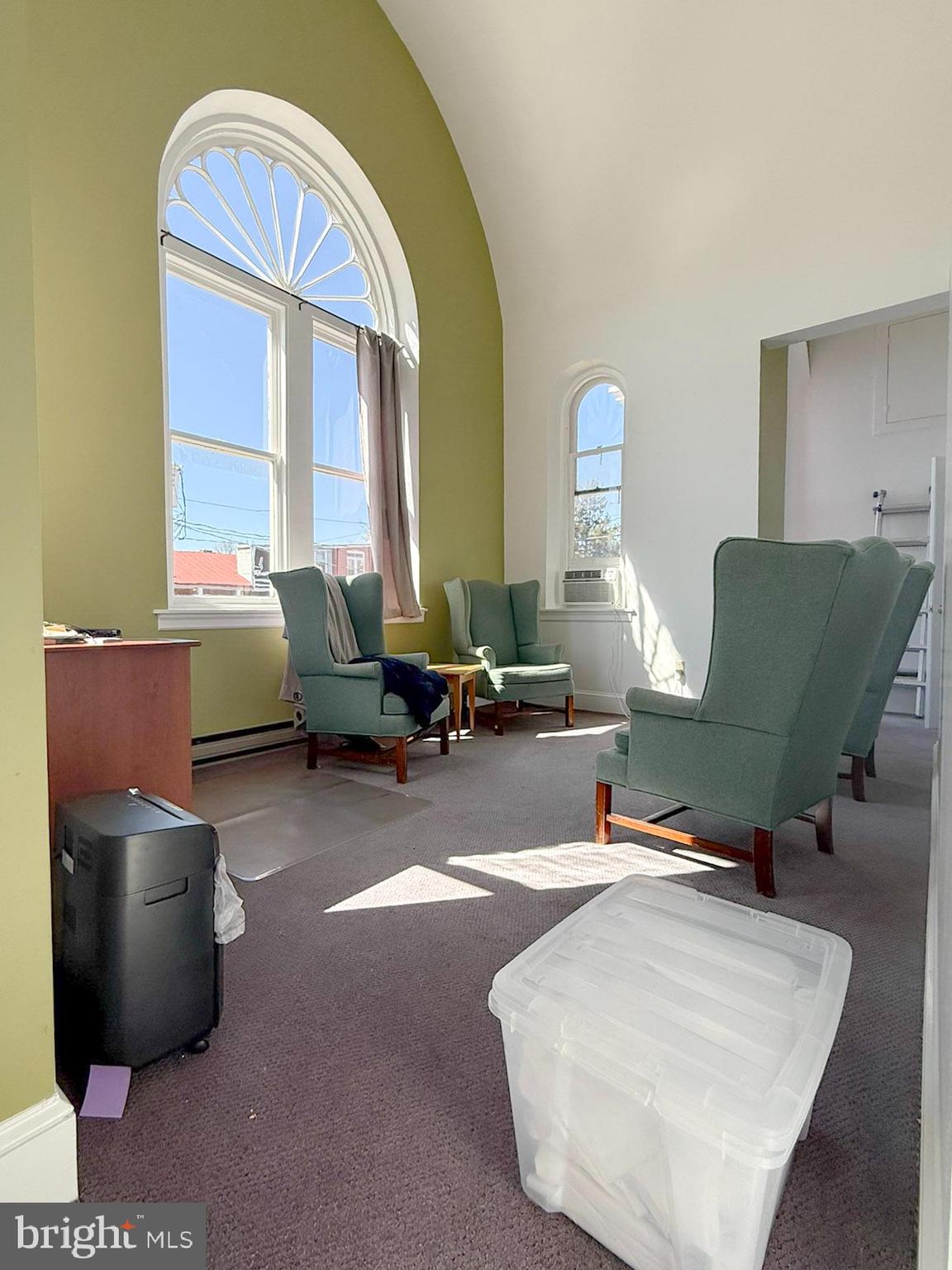 LANCASTER - Commercial Sale