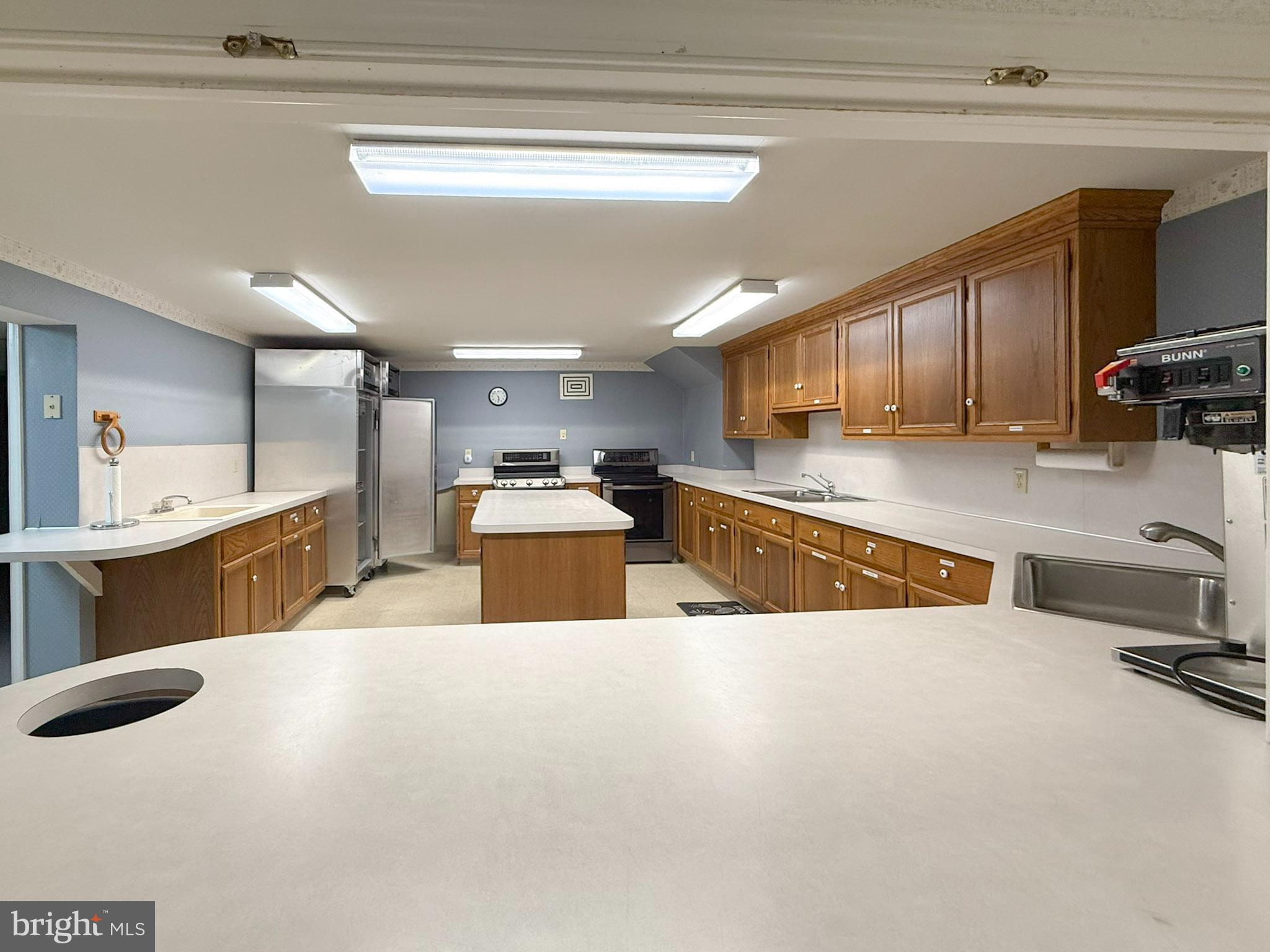 LANCASTER - Commercial Sale