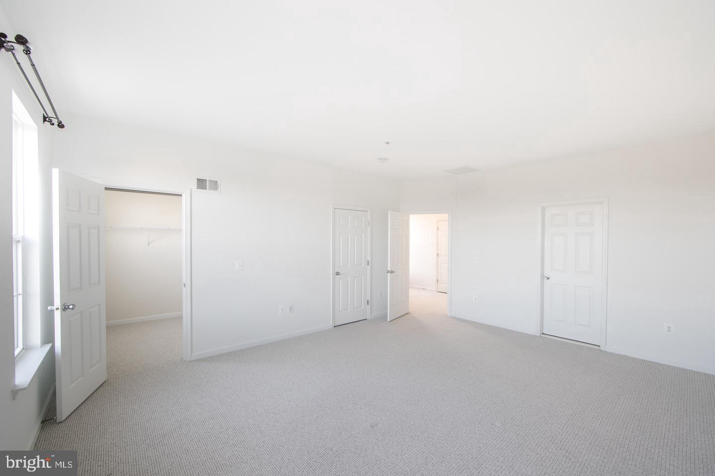 RESIDENCES AT DULLES PRK - Residential Lease