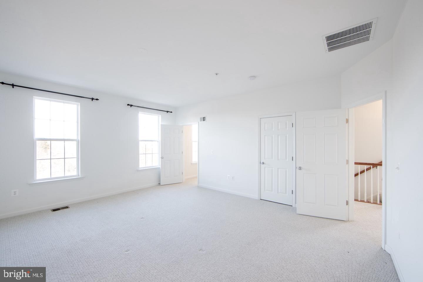 RESIDENCES AT DULLES PRK - Residential Lease