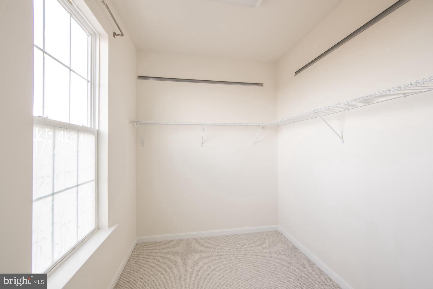 RESIDENCES AT DULLES PRK - Residential Lease