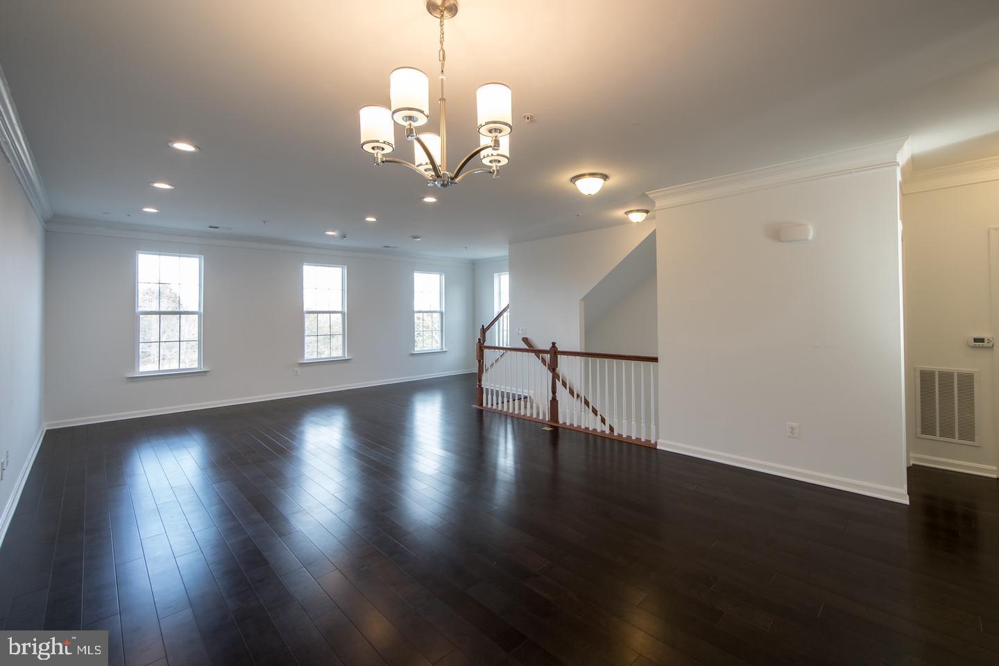 RESIDENCES AT DULLES PRK - Residential Lease