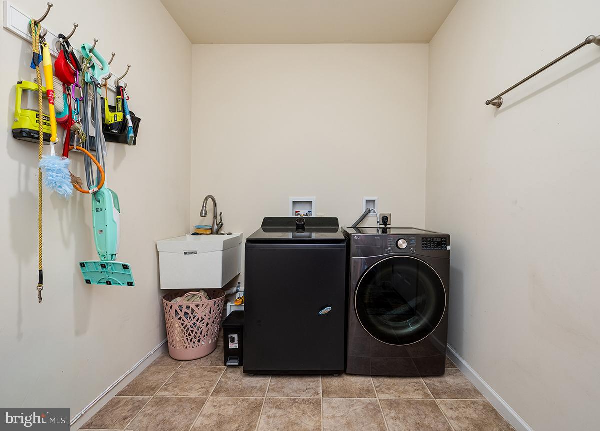 STONECROFT VILLAGE - Residential