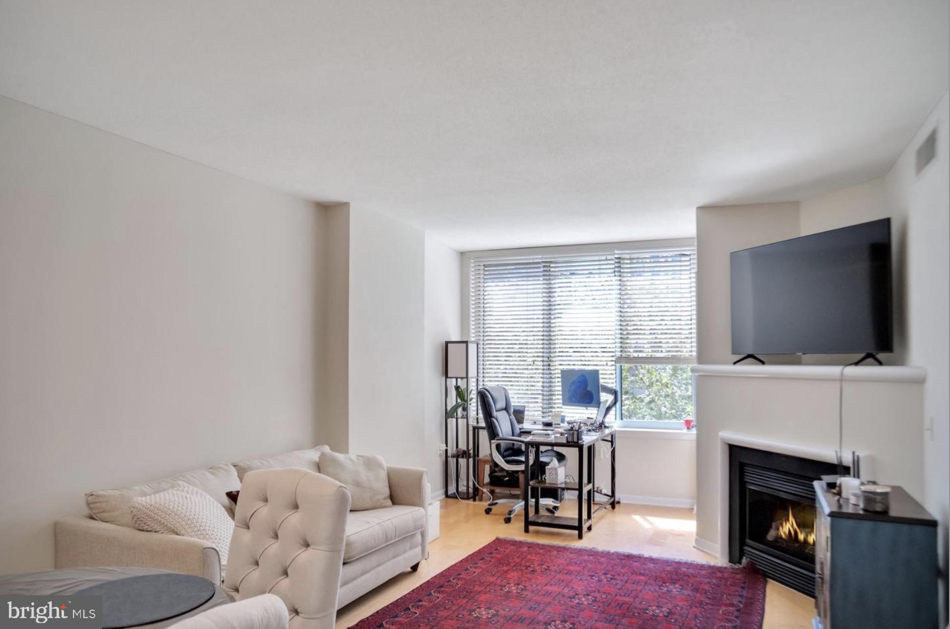 851 N GLEBE ROAD 402