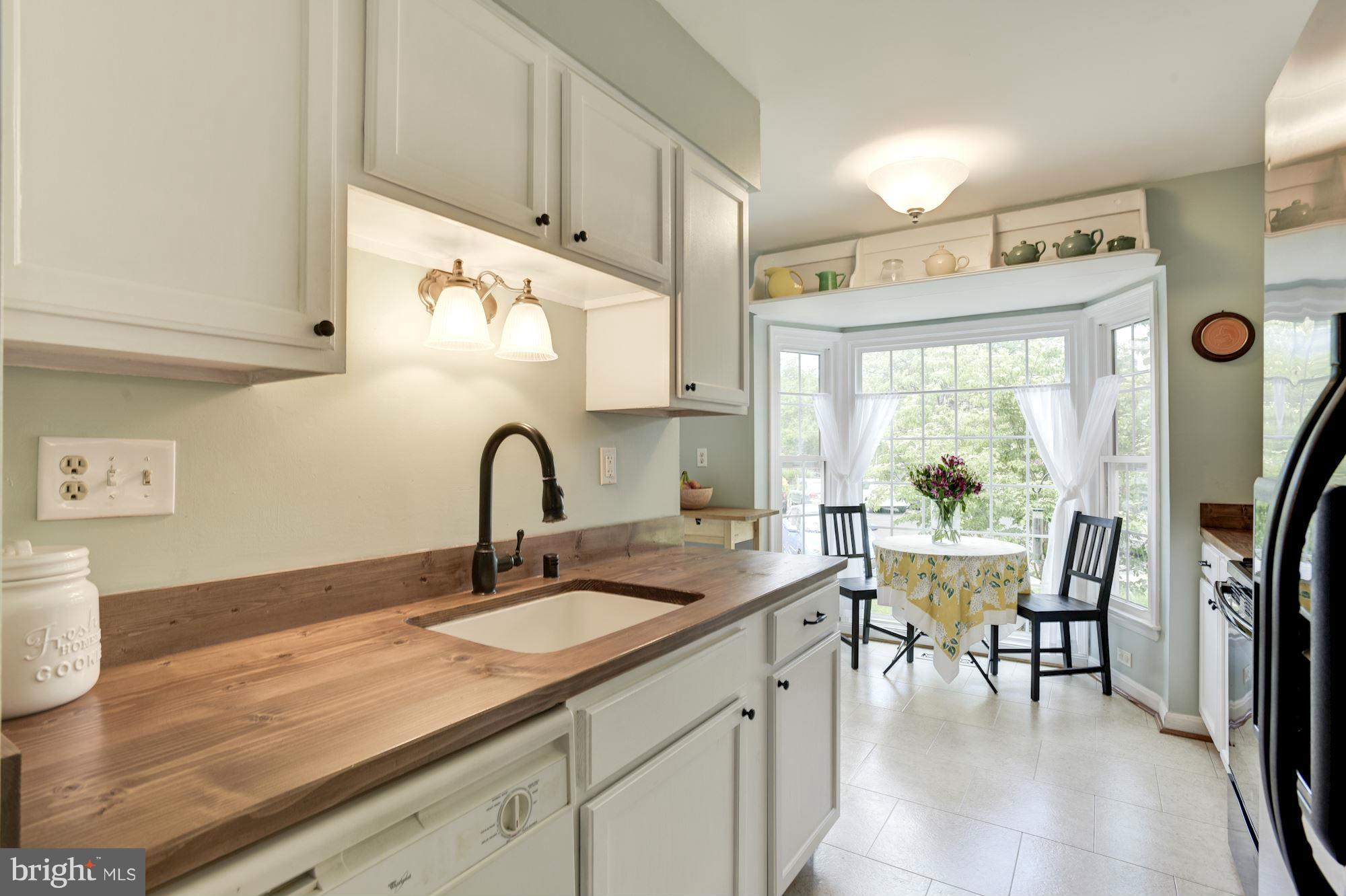 BAY HILLS - Residential