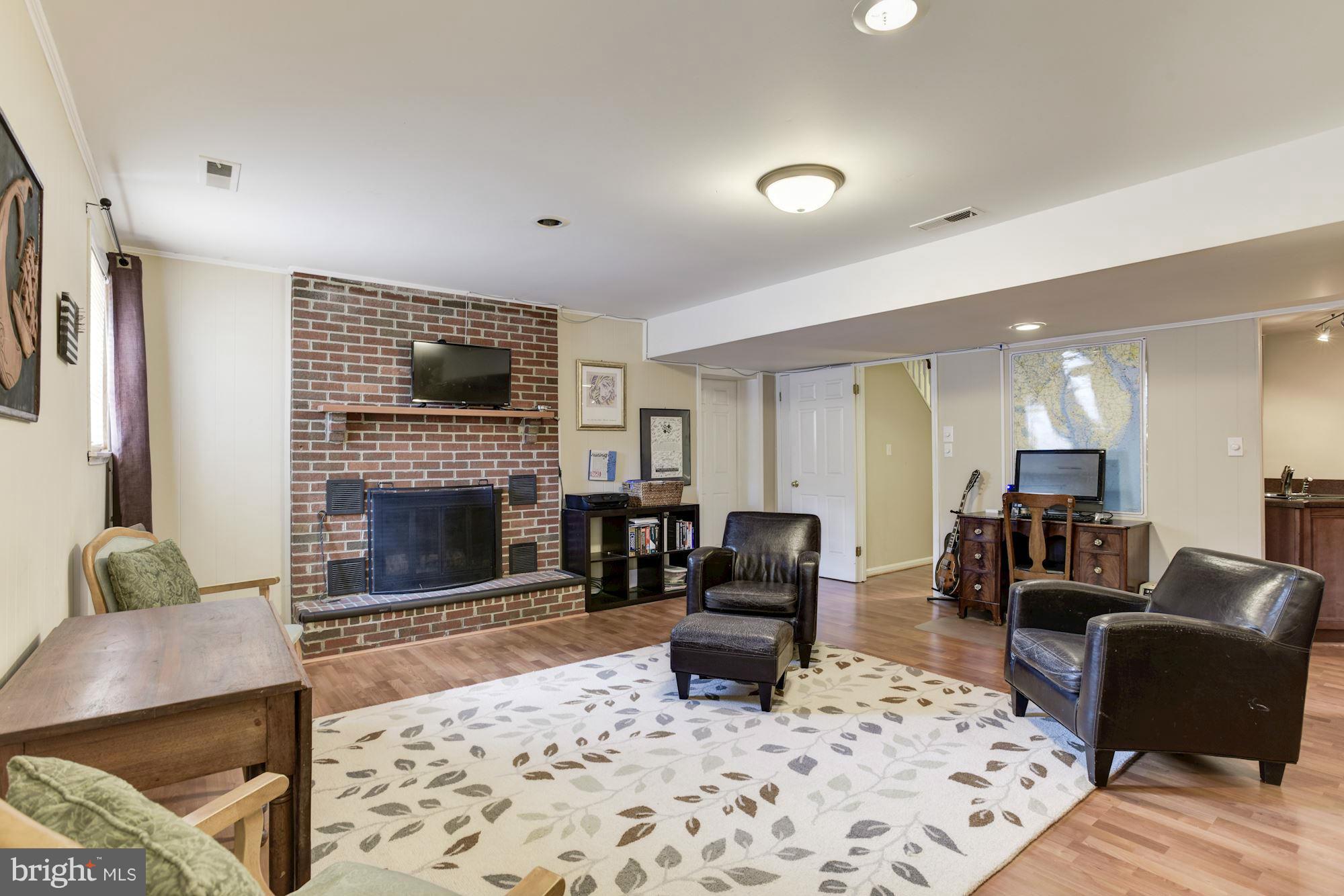 BAY HILLS - Residential