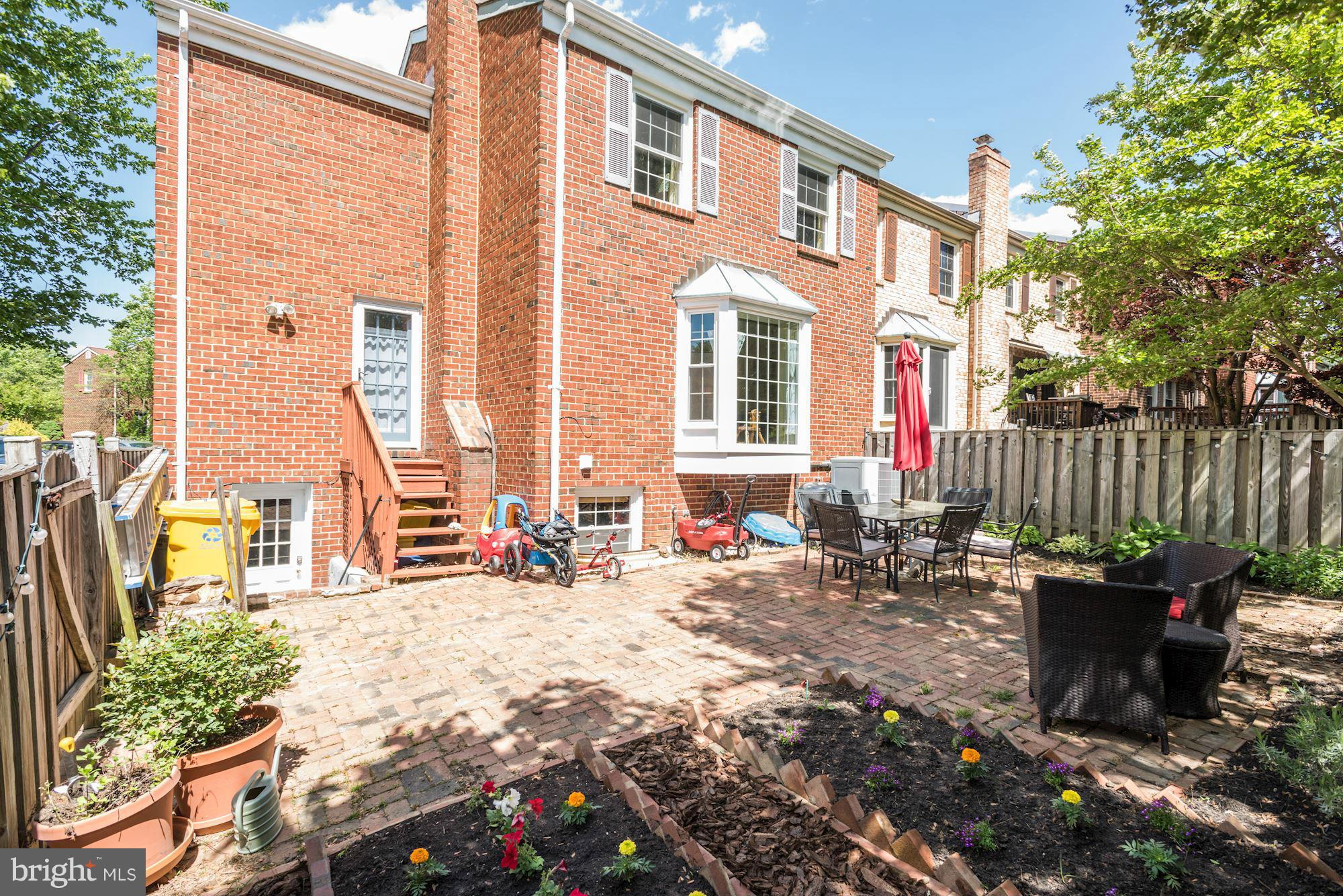 BAY HILLS - Residential