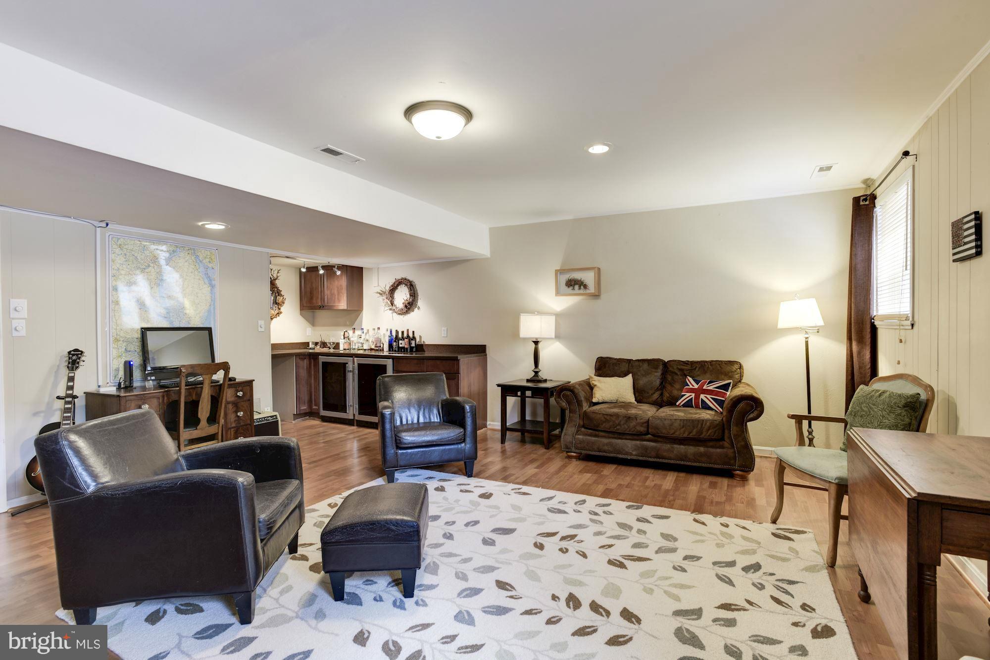 BAY HILLS - Residential