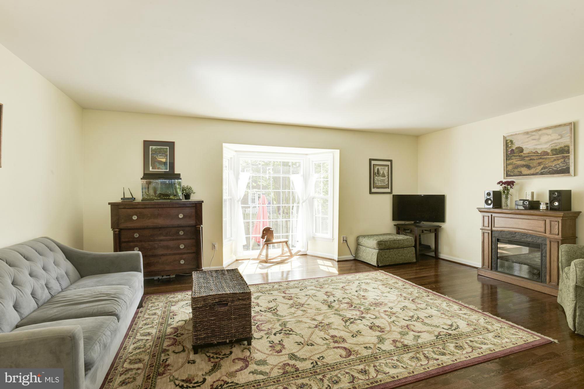 BAY HILLS - Residential